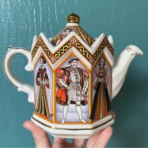 King Henry VIII and his 6 wives vintage Sadler Teapot